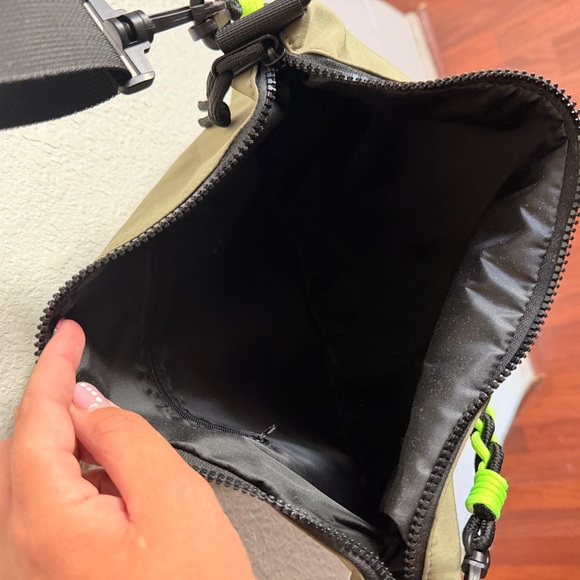 SHEIN Olive Green Messenger Bag with Neon Yellow Accent - Picture 3 of 8